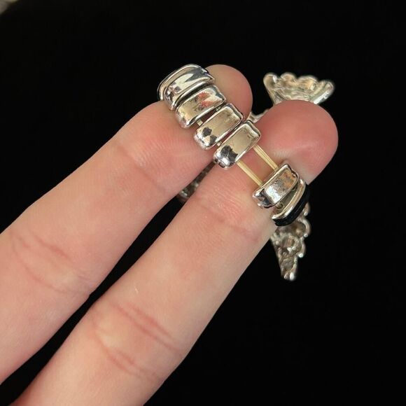 Vintage Silvertone Bedazzled Rhinestone Sparkly Statement Stretchy Bird Ring - Picture 6 of 7